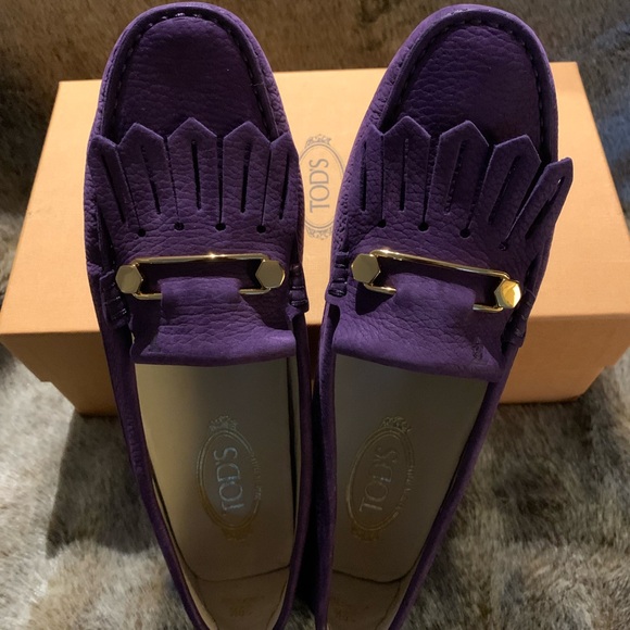 Tod’s Suede Fringe Loafers - Picture 4 of 12